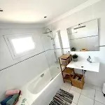 Avec Piscine Et Jacuzzi *